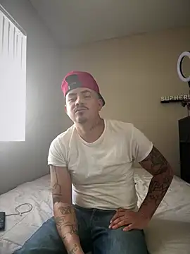 PeterGrandee online show from February 7, 8:10 pm