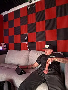 PeterGrandee online show from February 19, 11:36 pm