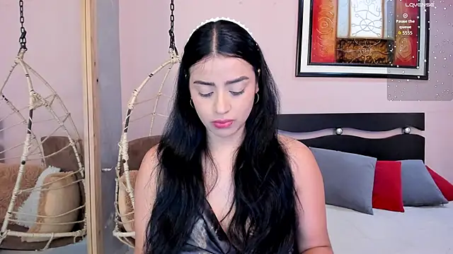 Paula Desousa online show from November 6, 7:37 pm