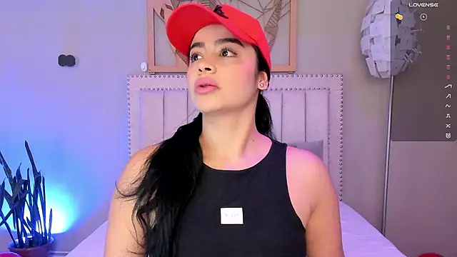 Paula Desousa online show from February 16, 3:30 pm