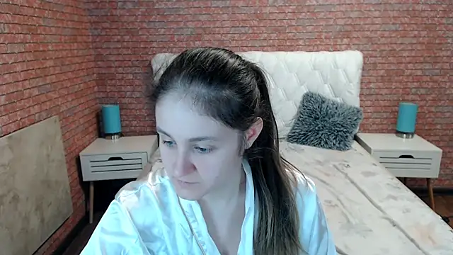 Holliy Cooper online show from June 6, 7:24 am