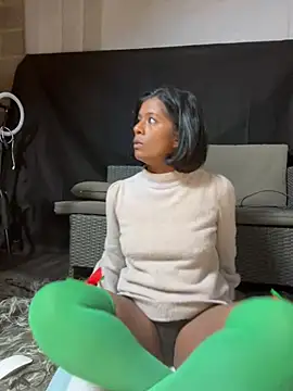 Snapshot of RoseMelanie chatting on December 22, 9:53 pm RoseMelanie online show from December 22, 9:53 pm