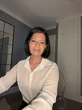 Snapshot of RoseMelanie chatting on February 11, 8:58 am RoseMelanie online show from February 11, 8:58 am