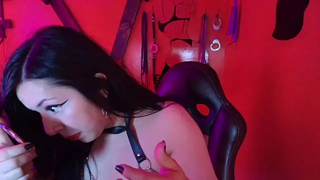 HannaCarrter online show from February 5, 1:05 pm