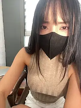 Snapshot of Asia-Lynn chatting on August 7, 7:10 am Asia-Lynn online show from August 7, 7:10 am