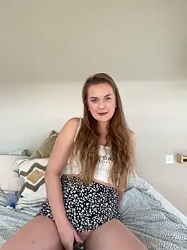 ElenaRebelle online show from December 19, 11:39 am