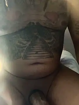 Snapshot of Kneelong13 chatting on April 7, 4:02 am Kneelong13 online show from April 7, 4:02 am