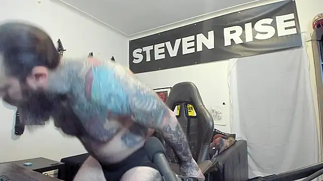 Snapshot of StevenRiseNYC chatting on October 28, 12:25 am StevenRiseNYC online show from October 28, 12:25 am