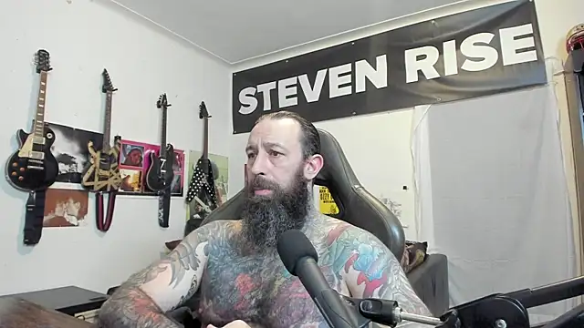 Snapshot of StevenRiseNYC chatting on October 29, 12:35 am StevenRiseNYC online show from October 29, 12:35 am