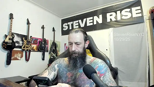 Snapshot of StevenRiseNYC chatting on October 30, 1:07 am StevenRiseNYC online show from October 30, 1:07 am