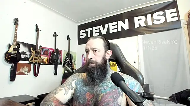 Snapshot of StevenRiseNYC chatting on November 1, 9:17 pm StevenRiseNYC online show from November 1, 9:17 pm