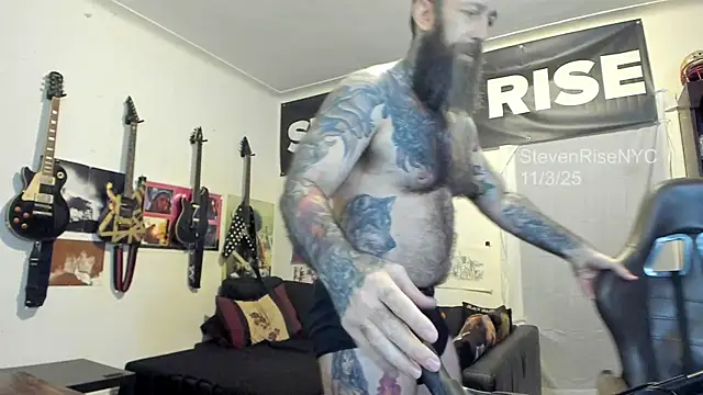 Snapshot of StevenRiseNYC chatting on November 4, 1:27 am StevenRiseNYC online show from November 4, 1:27 am