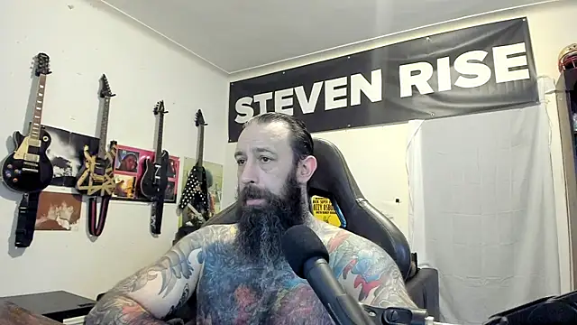 Snapshot of StevenRiseNYC chatting on November 4, 1:32 pm StevenRiseNYC online show from November 4, 1:32 pm