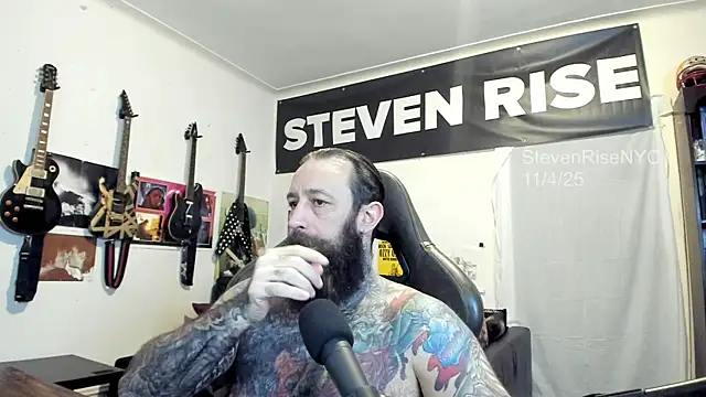 Snapshot of StevenRiseNYC chatting on November 5, 1:38 am StevenRiseNYC online show from November 5, 1:38 am