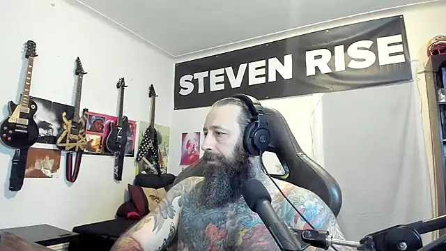 Snapshot of StevenRiseNYC chatting on November 6, 1:50 am StevenRiseNYC online show from November 6, 1:50 am