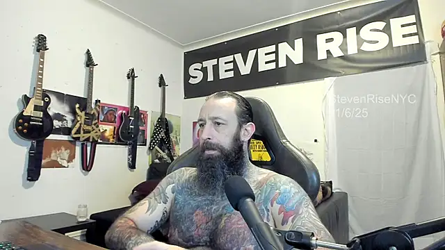 Snapshot of StevenRiseNYC chatting on November 7, 3:06 am StevenRiseNYC online show from November 7, 3:06 am