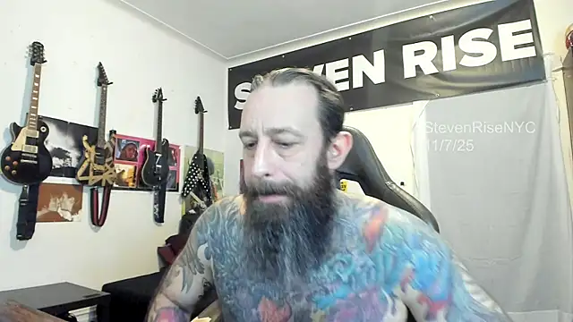 Snapshot of StevenRiseNYC chatting on November 8, 3:18 am StevenRiseNYC online show from November 8, 3:18 am