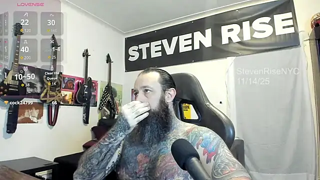 Snapshot of StevenRiseNYC chatting on November 15, 2:31 am StevenRiseNYC online show from November 15, 2:31 am