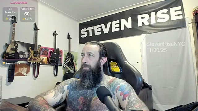 Snapshot of StevenRiseNYC chatting on December 1, 1:21 am StevenRiseNYC online show from December 1, 1:21 am