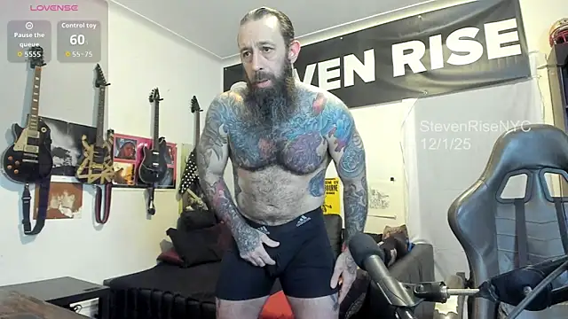 Snapshot of StevenRiseNYC chatting on December 2, 1:33 am StevenRiseNYC online show from December 2, 1:33 am