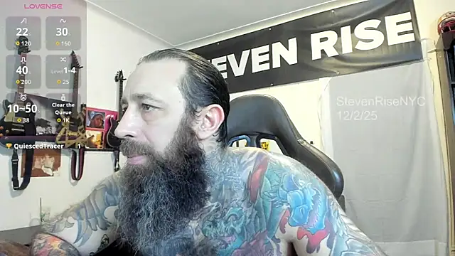 Snapshot of StevenRiseNYC chatting on December 3, 1:57 am StevenRiseNYC online show from December 3, 1:57 am