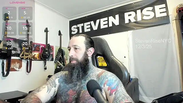 Snapshot of StevenRiseNYC chatting on December 4, 1:26 am StevenRiseNYC online show from December 4, 1:26 am