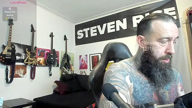 Snapshot of StevenRiseNYC chatting on December 17, 12:49 am StevenRiseNYC online show from December 17, 12:49 am