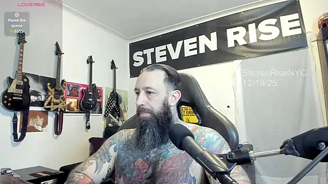 Snapshot of StevenRiseNYC chatting on December 20, 1:40 pm StevenRiseNYC online show from December 20, 1:40 pm