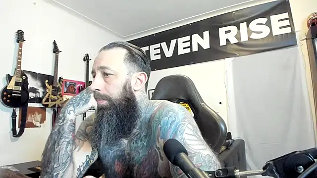 Snapshot of StevenRiseNYC chatting on December 21, 1:46 am StevenRiseNYC online show from December 21, 1:46 am