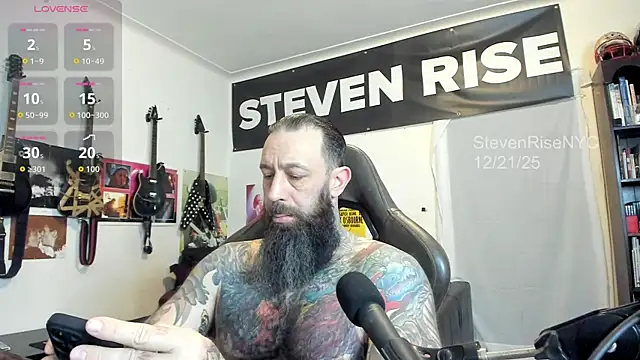 Snapshot of StevenRiseNYC chatting on December 21, 2:35 pm StevenRiseNYC online show from December 21, 2:35 pm