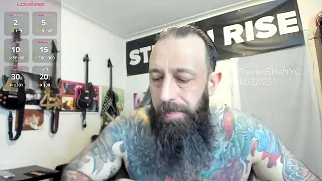 Snapshot of StevenRiseNYC chatting on December 23, 2:31 am StevenRiseNYC online show from December 23, 2:31 am