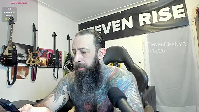 Snapshot of StevenRiseNYC chatting on January 13, 4:07 am StevenRiseNYC online show from January 13, 4:07 am