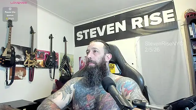 Snapshot of StevenRiseNYC chatting on February 6, 2:05 am StevenRiseNYC online show from February 6, 2:05 am