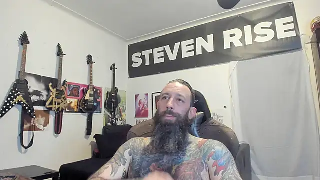 Snapshot of StevenRiseNYC chatting on May 3, 2:39 am StevenRiseNYC online show from May 3, 2:39 am