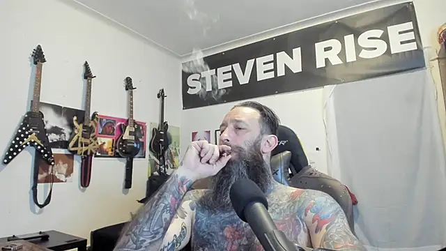 Snapshot of StevenRiseNYC chatting on May 4, 12:39 am StevenRiseNYC online show from May 4, 12:39 am
