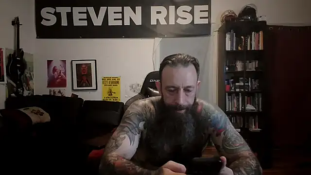 Snapshot of StevenRiseNYC chatting on May 7, 12:27 am StevenRiseNYC online show from May 7, 12:27 am