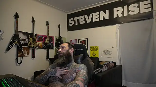 Snapshot of StevenRiseNYC chatting on May 26, 11:45 pm StevenRiseNYC online show from May 26, 11:45 pm