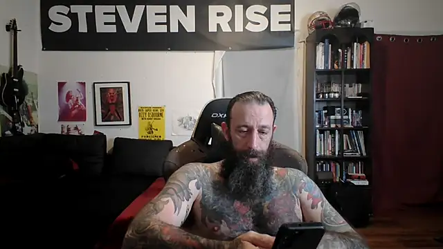 Snapshot of StevenRiseNYC chatting on June 3, 12:35 am StevenRiseNYC online show from June 3, 12:35 am