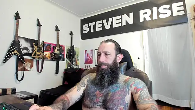 Snapshot of StevenRiseNYC chatting on June 7, 10:57 pm StevenRiseNYC online show from June 7, 10:57 pm