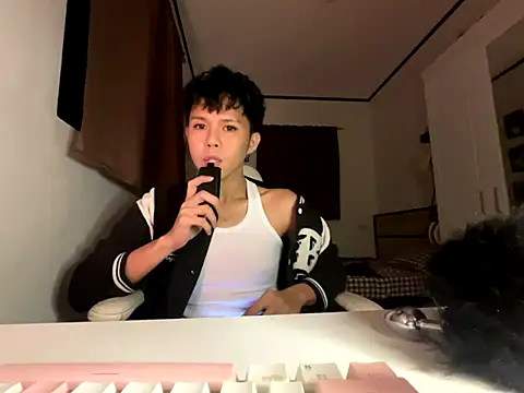 Plaxtique online show from September 26, 7:18 pm