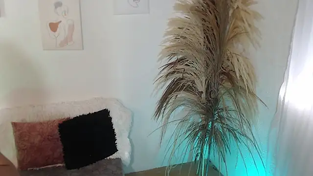  Kim  M online show from October 6, 12:35 pm