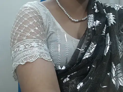Snapshot of Lovely_Siri_23 chatting on June 30, 9:32 am Lovely Siri 23 online show from June 30, 9:32 am