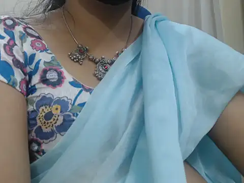 Snapshot of Lovely_Siri_23 chatting on July 4, 6:25 pm Lovely Siri 23 online show from July 4, 6:25 pm