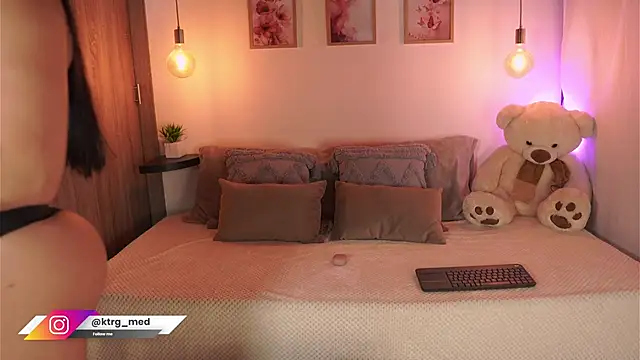 amelie gonzalez online show from October 3, 8:50 pm