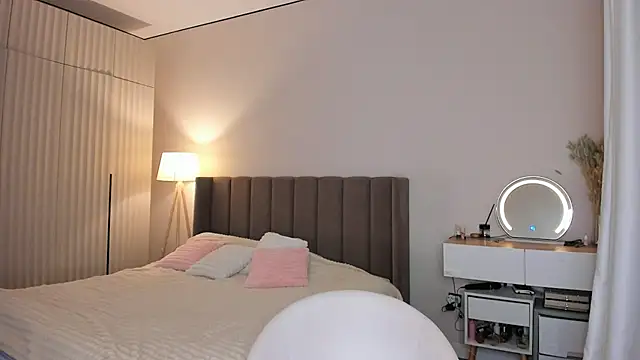 Anni  cute online show from June 12, 2:54 am