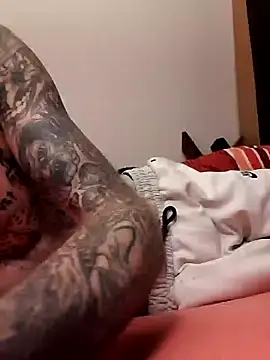 Snapshot of PIercingBoy38 chatting on January 8, 12:38 am PIercingBoy38 online show from January 8, 12:38 am