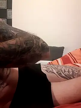 Snapshot of PIercingBoy38 chatting on January 25, 5:18 am PIercingBoy38 online show from January 25, 5:18 am