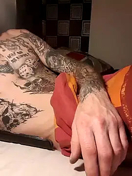 Snapshot of PIercingBoy38 chatting on February 20, 12:52 am PIercingBoy38 online show from February 20, 12:52 am