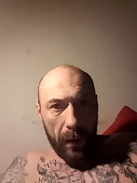 Snapshot of PIercingBoy38 chatting on February 25, 10:39 pm PIercingBoy38 online show from February 25, 10:39 pm