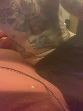 Snapshot of PIercingBoy38 chatting on March 18, 8:26 pm PIercingBoy38 online show from March 18, 8:26 pm